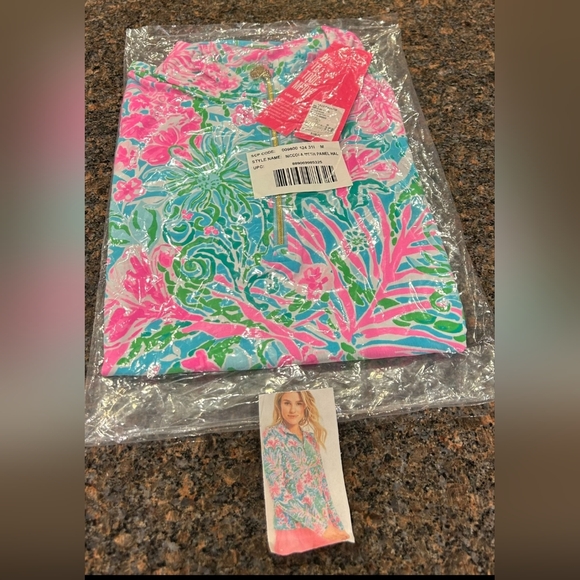 Lilly Pulitzer NWT  Luxletic Niccola mesh panel half zip.  Size M. - Picture 2 of 6